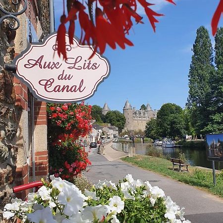 Aux Lits Du Canal Bed & Breakfast Josselin Exterior photo