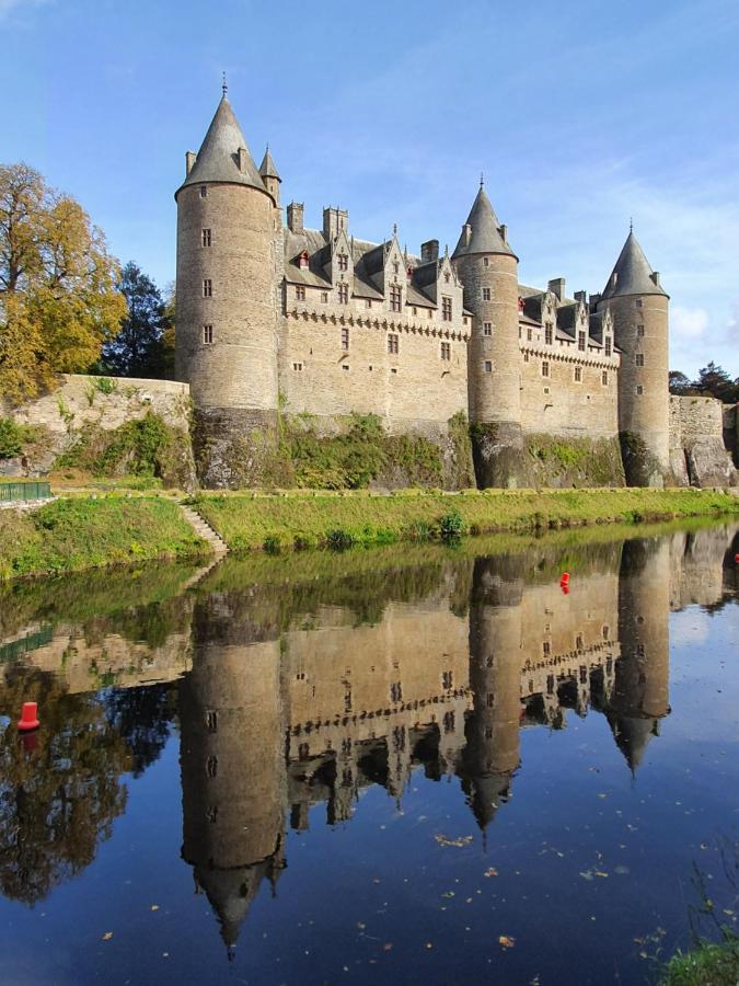 Aux Lits Du Canal Josselin Exterior photo
