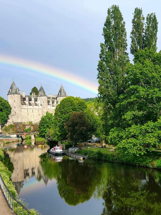 Aux Lits Du Canal Bed & Breakfast Josselin Exterior photo