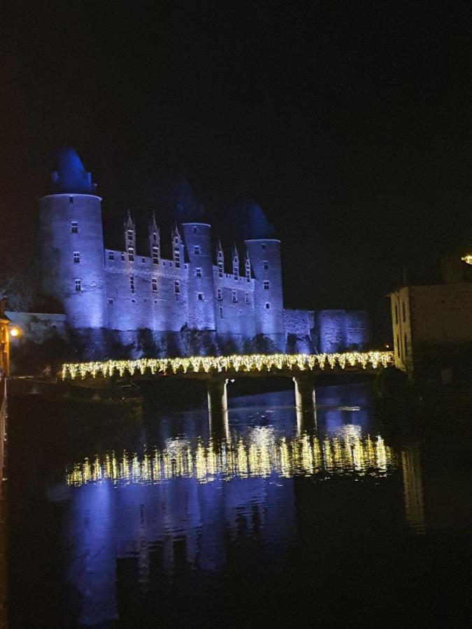 Aux Lits Du Canal Josselin Exterior photo