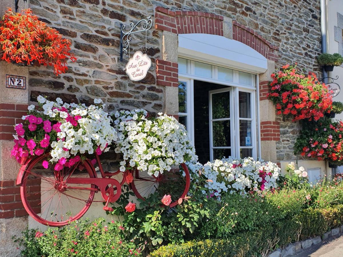 Aux Lits Du Canal Bed & Breakfast Josselin Exterior photo