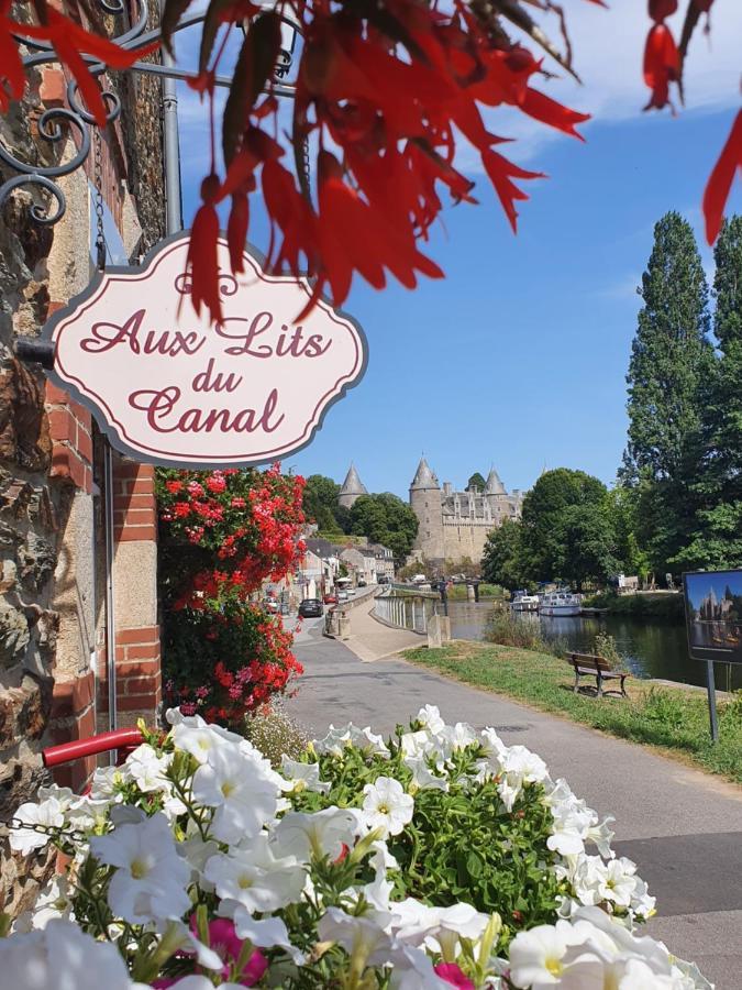 Aux Lits Du Canal Bed & Breakfast Josselin Exterior photo